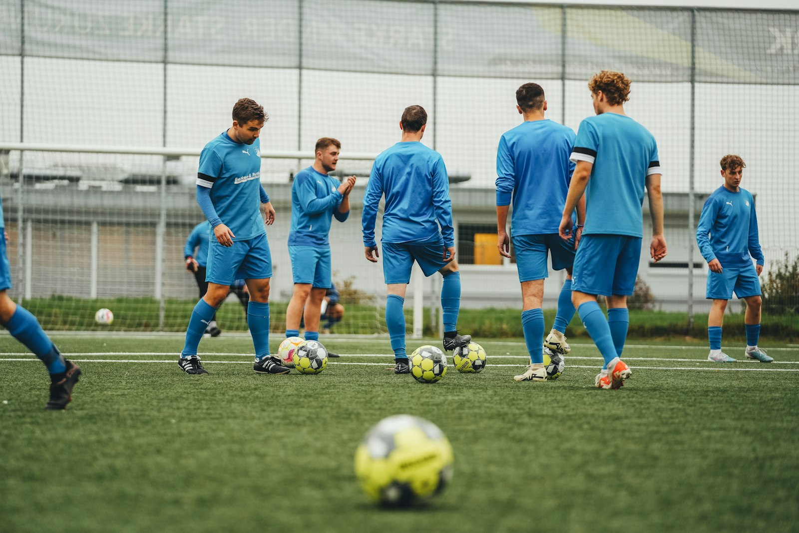 AUSFS players training on the pitch